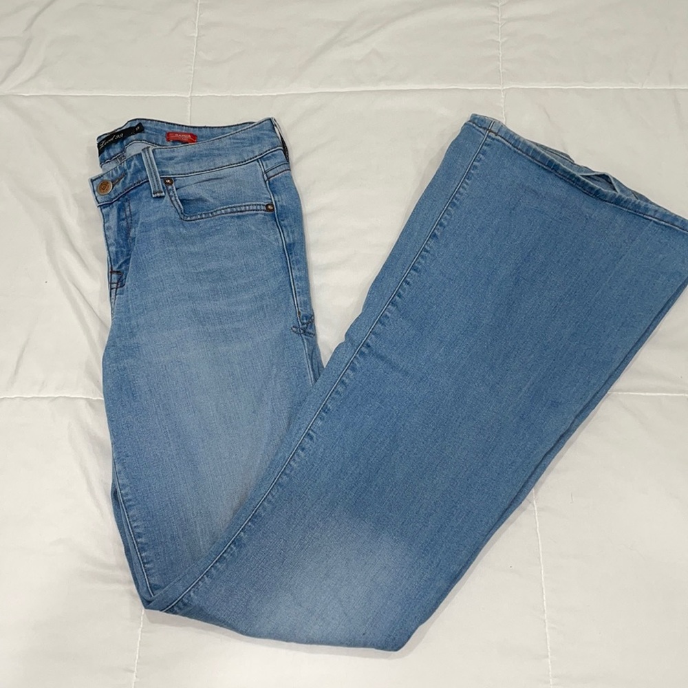 UO•Super flare light wash jeans